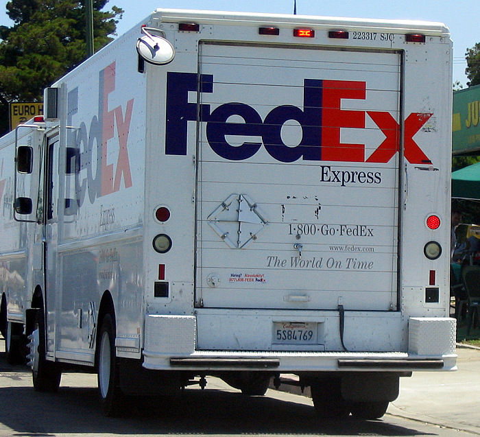 FedEx_truck_2