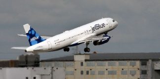 NEW YORK -- A man from Queens is accused of assaulting a flight attendant and threatening to blow up a Jet Blue flight.