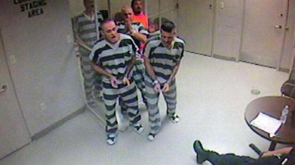 Video Texas Inmates Break Out Of Cell To Save Guard Who Stopped 