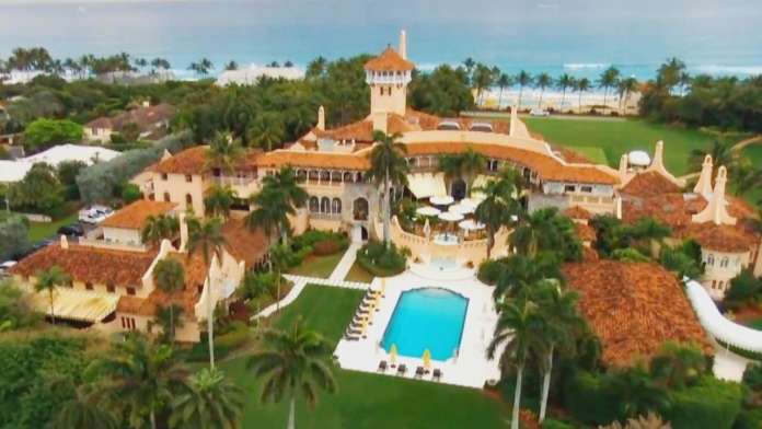 Hausdurchsuchung in Trumps Haus in Mar-A-Lago durch Bidens-FBI. Seine Reaktion und der Gouverneur von Florida, Ron DeSantis (R), reagierte mit scharfen Worten