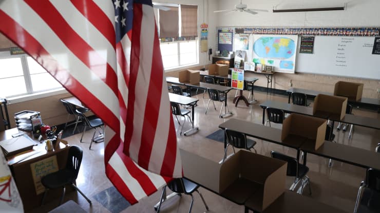 Arizona Governor Issues Executive Order Requiring Schools To Offer In-Person Learning - Breaking911