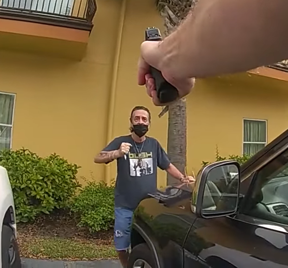 Florida Cop Shoots Armed Man Who Allegedly Robbed Woman At Publix With Knife Breaking911